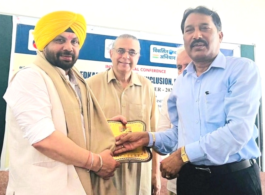 Cabinet Minister Harbhajan Singh ETO emphasized the relevance of the philosophies of Gandhi and Ambedkar for solving social issues.Cabinet Minister Harbhajan Singh ETO emphasized the relevance of the philosophies of Gandhi and Ambedkar for solving social issues.